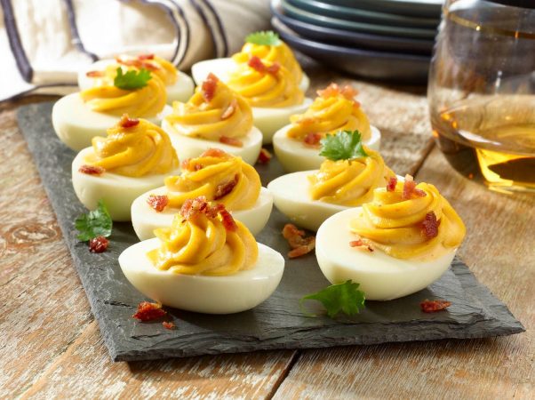 chipotle deviled eggs banner Merca2.es