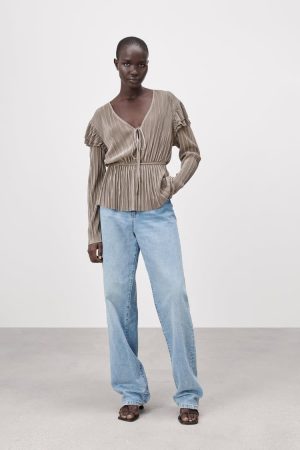 Zara tiene la prenda más codiciada de la temporada por menos de 4 euros 1 Merca2.es blusa Zara