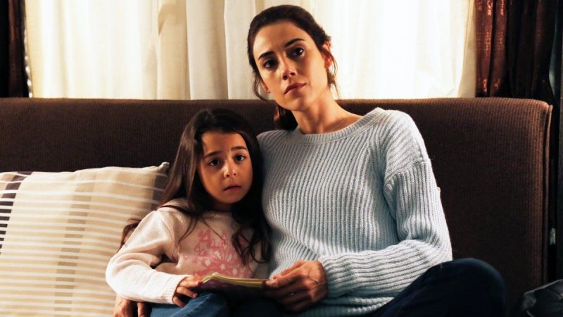 Cansu Dere Madre