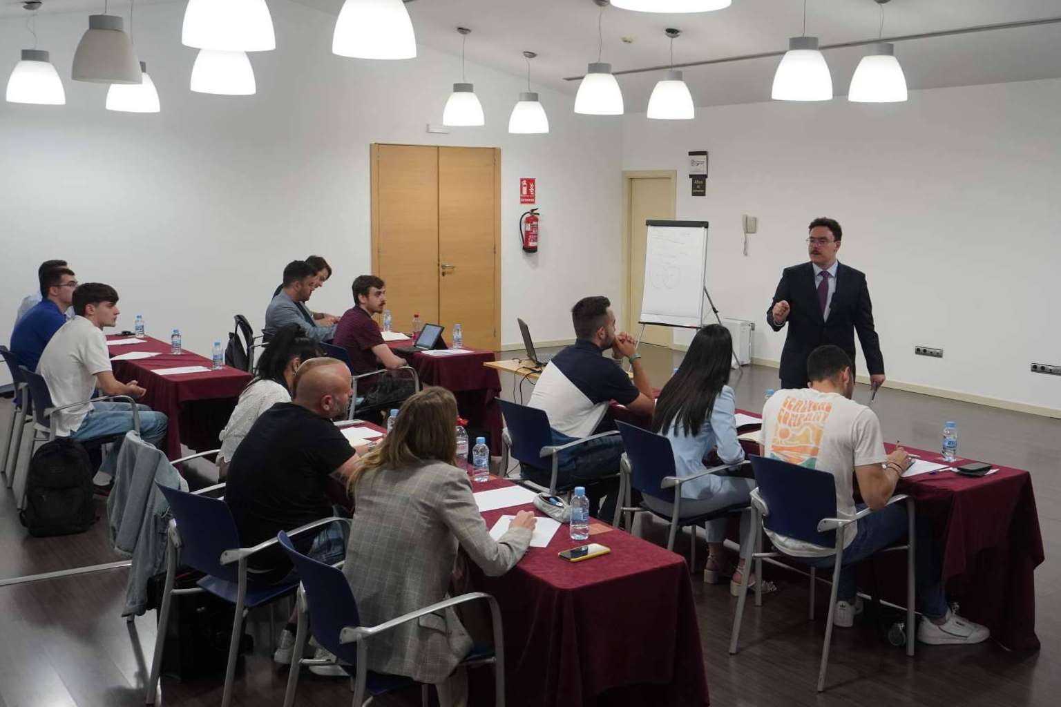 Las claves y técnicas necesarias para ser un excelente comunicador con el curso de oratoria digital de Fernando Miralles