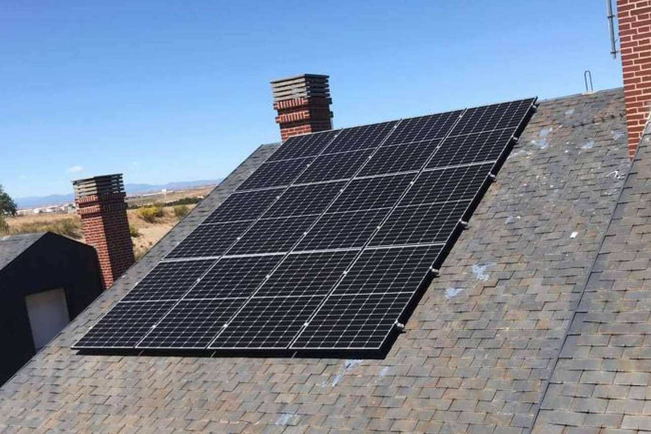 Alma Solar y el uso de paneles solares fotovoltaicos para reducir la contaminación en 100 toneladas de CO₂