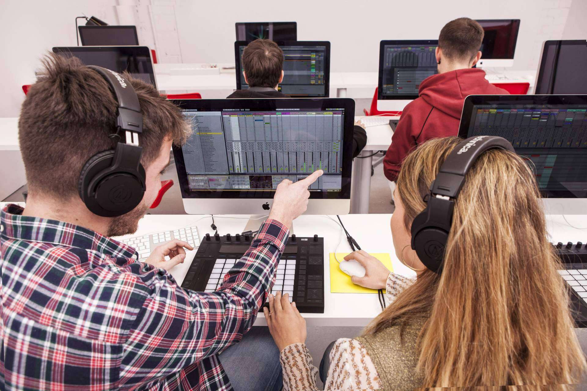 EUMES ofrece todas las ventajas de la formación musical online