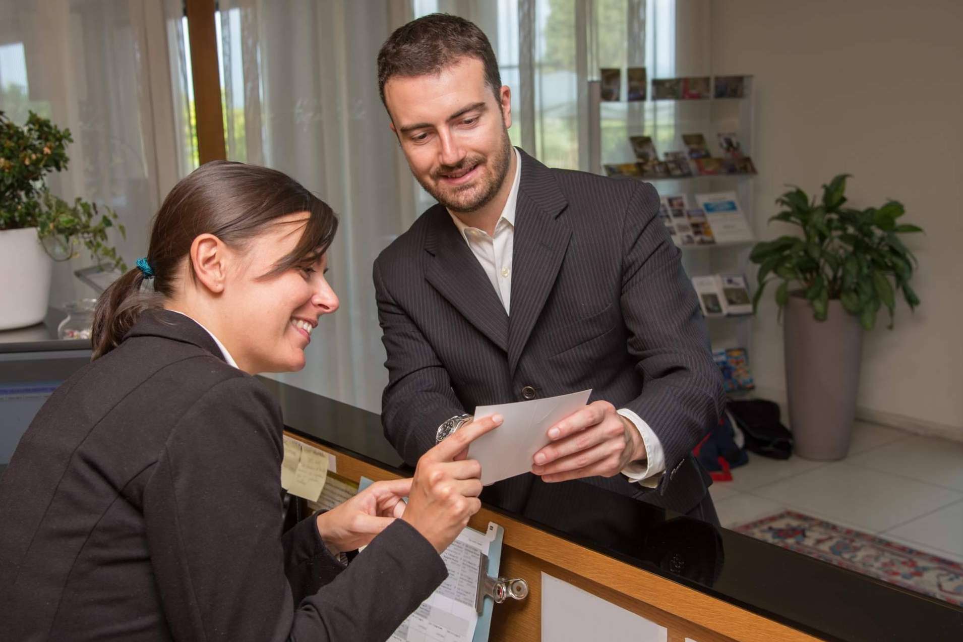 El servicio de conserjería de Auxiservice para comunidades de vecinos