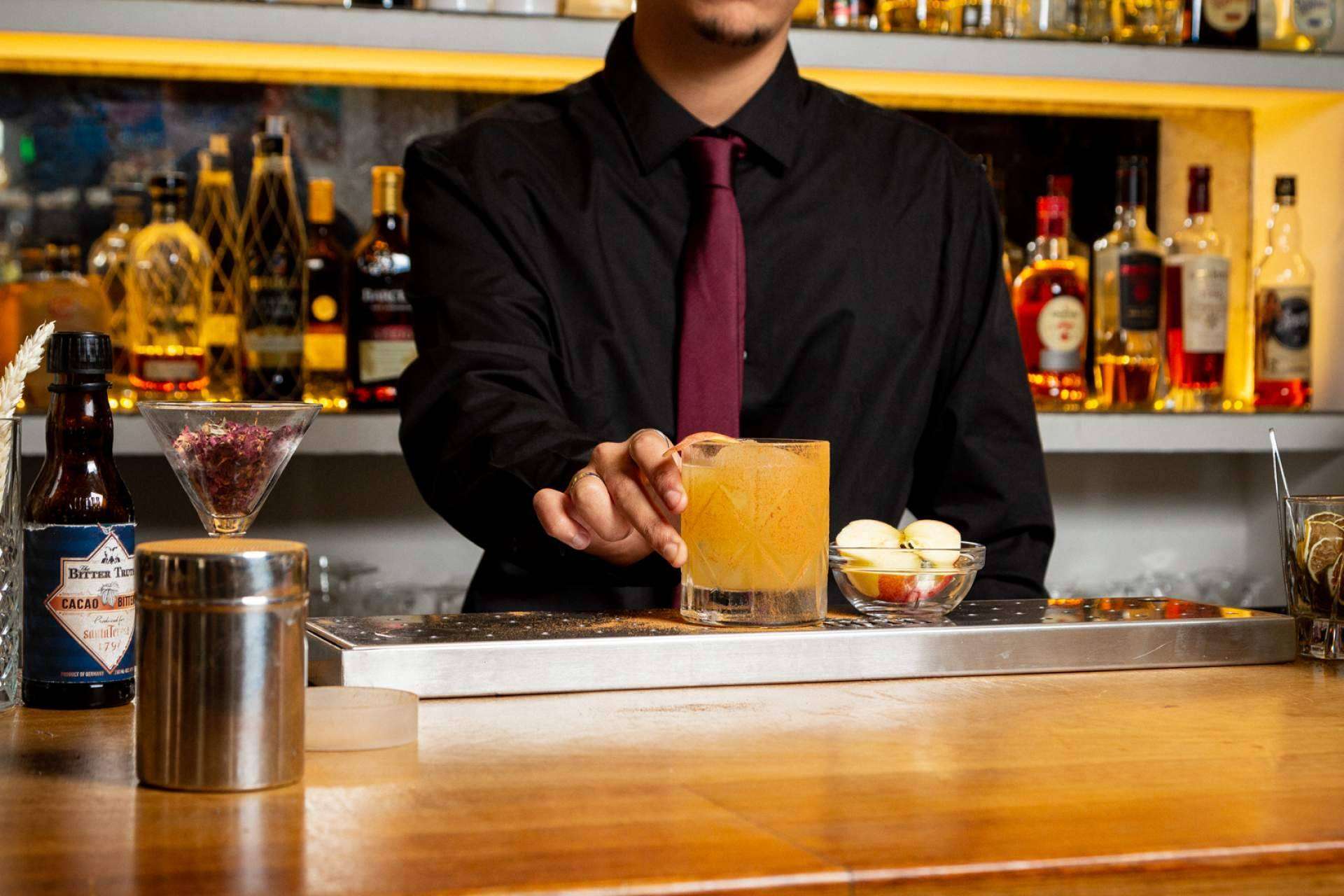 La Escuela de Coctelería de Madrid (ESCOM) ofrece un curso online de coctelería