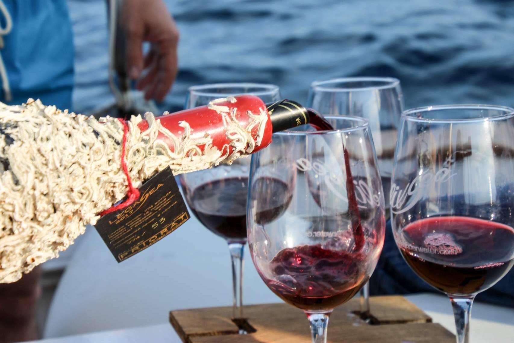 ElixSea ofrece una interesante experiencia de degustación, catas comparativas de vino submarino en embarcaciones
