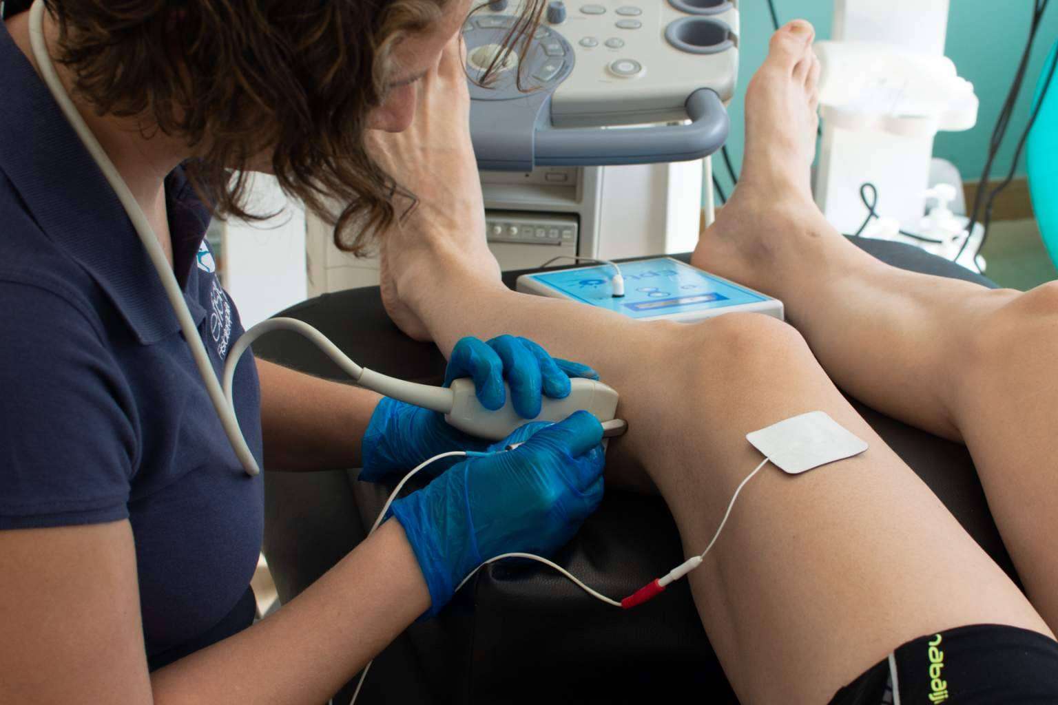Tratamiento de fisioterapia de la rodilla, de la mano del equipo de eFISIO