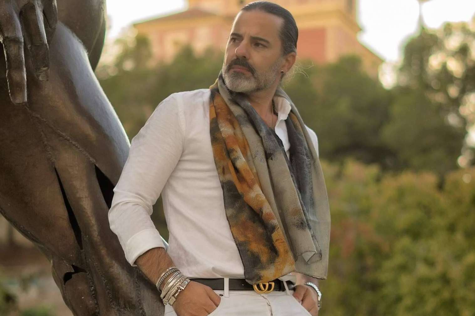 Obras de arte trasladadas a pañuelos de hombre para el cuello, de la mano de Full & Briss