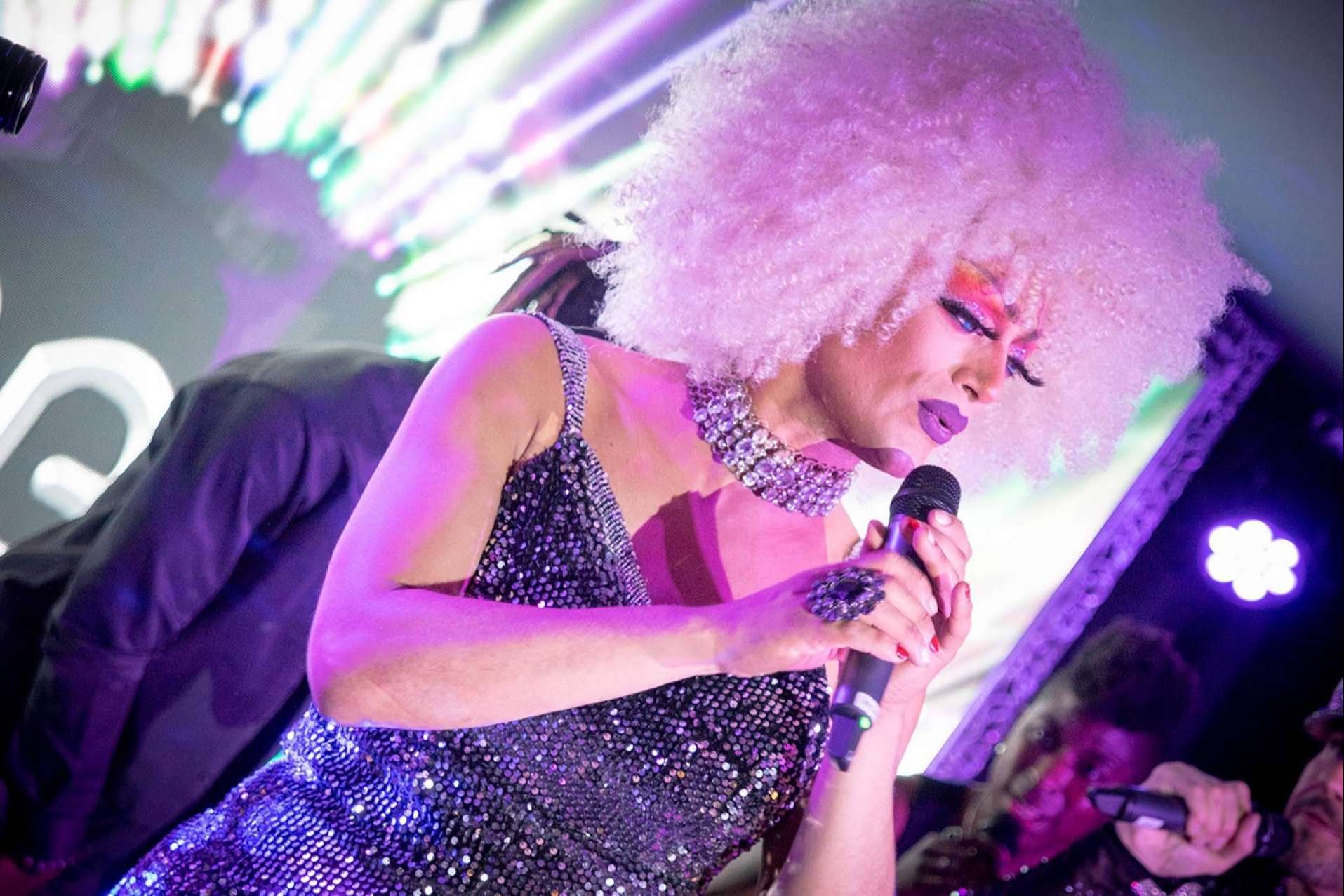 La combinación de gastronomía de calidad con shows musicales de Zak Rendez Vous se impone en las noches de ocio de Sitges