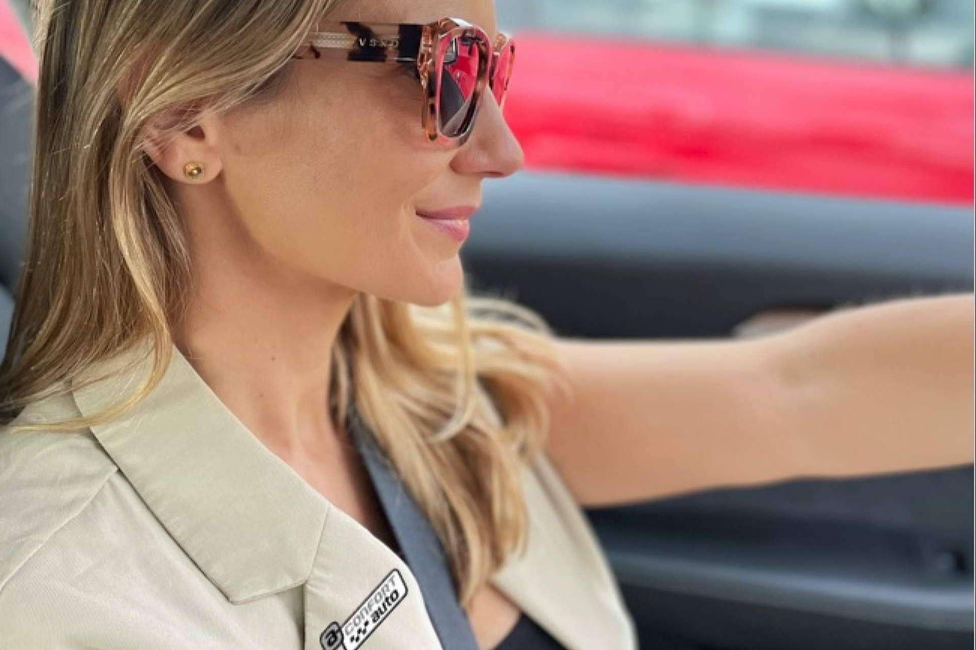 Carolina Lober y Confortauto comparten los consejos para conducir con gafas
