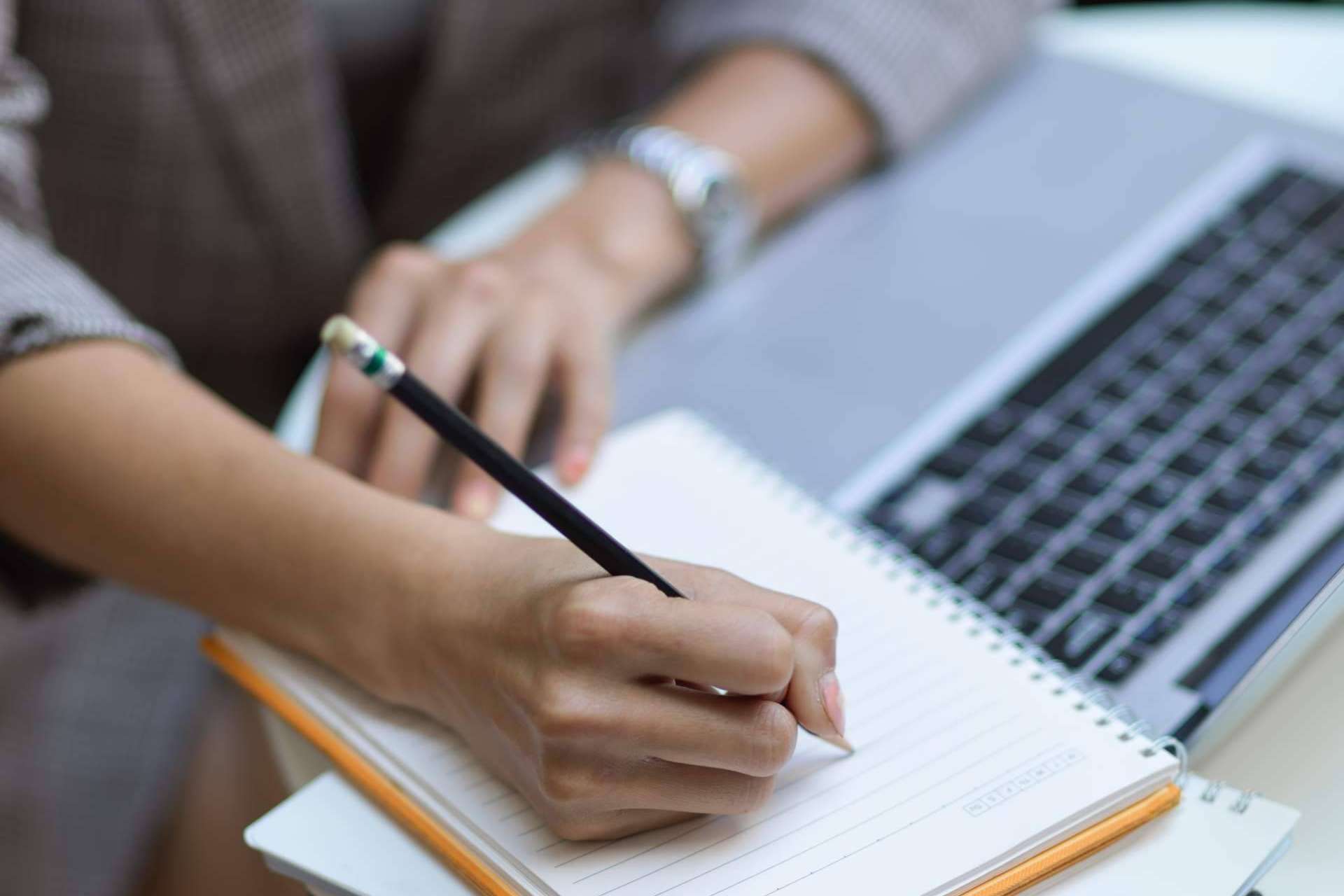 Hacer TFG, apoyo a los estudiantes universitarios para la realización del trabajo fin de grado