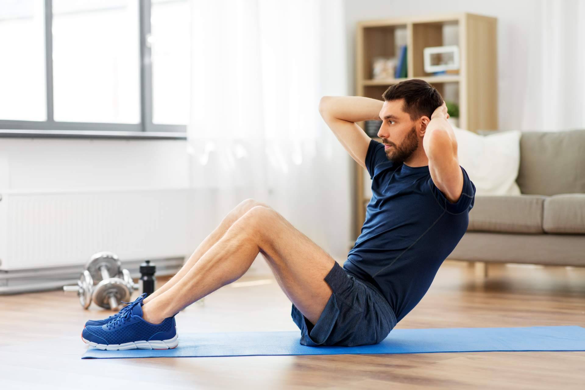 Fortalecer el abdomen a través de ejercicios abdominales en casa