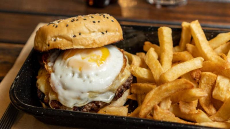 Cómo acompañar la hamburguesa de carne