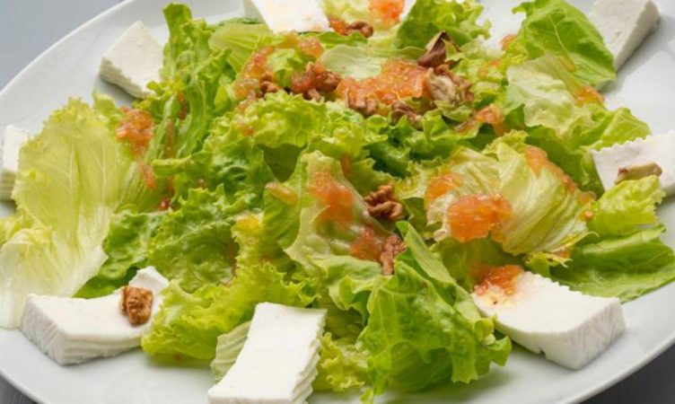 La ensalada de queso y nueces de Arguiñano que está más rica que una hamburguesa