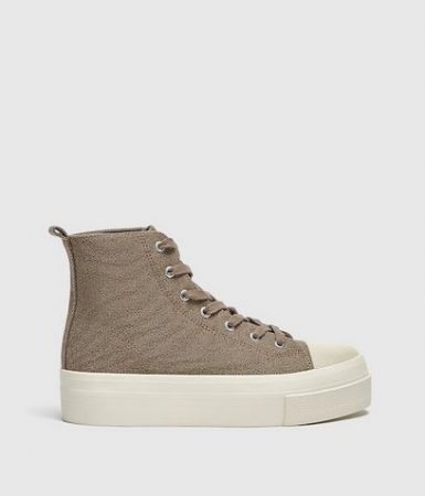 screenshot www.pullandbear.com 2022.08.17 18 40 01 Merca2.es