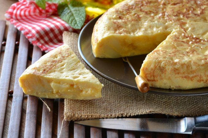 www.cocinayvino.com tortilla de patata con queso suizo appenzeller www.cocinayvino.com tortilla de patata con queso appenzeller cocinayvino shutterstock Merca2.es