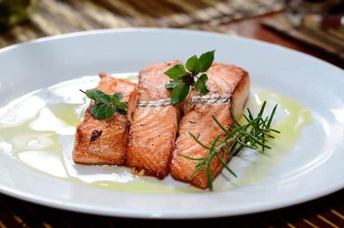 Salmón a la plancha: el truco para evitar que se seque 