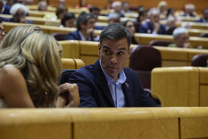 Sánchez dice estar «dispuesto a consensuar» las nuevas medidas de ahorro con sector privado y administraciones
