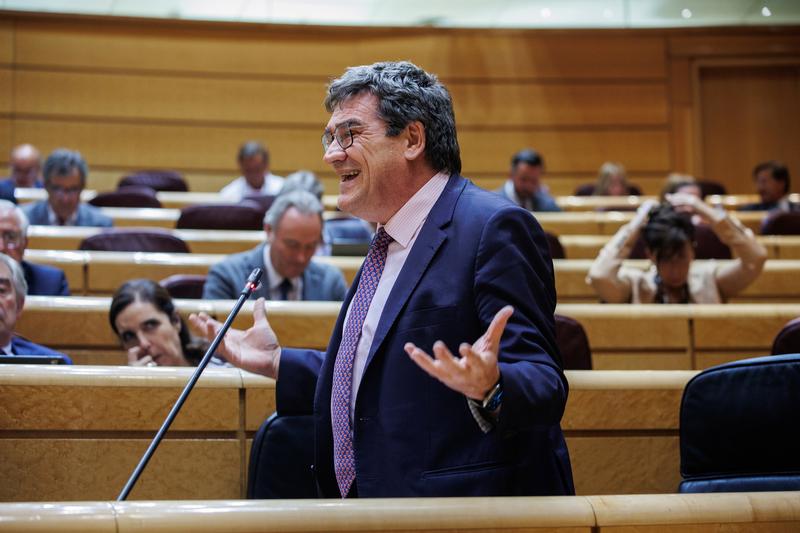 Escrivá se reafirma en que la competencia fiscal entre CCAA «debilita» los servicios públicos