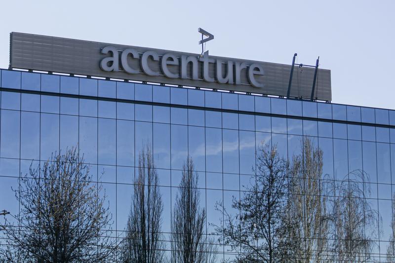 Accenture gana 6.961 millones en su año fiscal, un 16,4% más