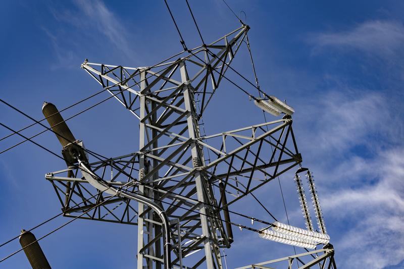 El precio de la luz sube este lunes un 77% y se sitúa en 160,57 euros/MWh