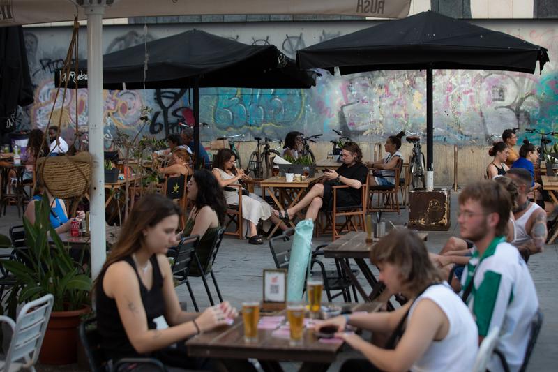 Los españoles consumen menos veces fuera de casa, pero cada vez buscan más calidad