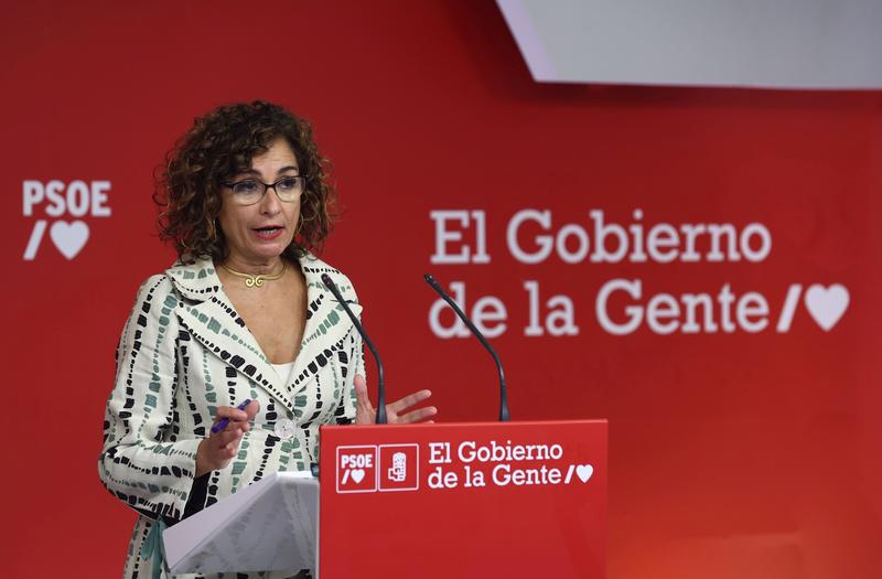 Montero se desmarca de la bajada del IRPF de Puig y acusa al PP de provocar efecto dominó a la baja