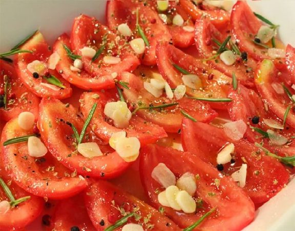 Tomates confitados: así se hace la receta más deliciosa para aprovechar la temporada 