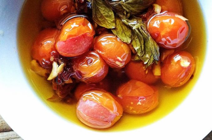 Tomates confitados: así se hace la receta más deliciosa para aprovechar la temporada 