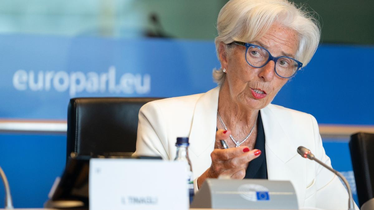 Lagarde ve «esencial» que las ayudas para aliviar el golpe de la inflación sean «temporales y dirigidas»