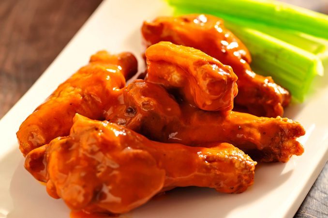 Alitas buffalo: la receta deliciosa con la que te chuparás los dedos 