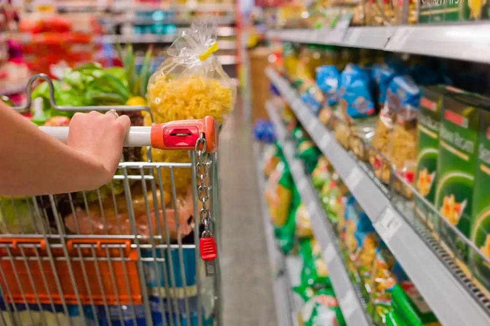 Cómo te manipulan en el supermercado para que compres más