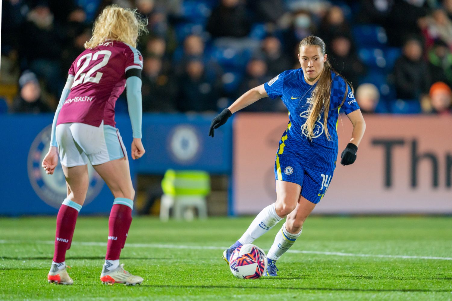 Dazn da el pelotazo con el fútbol femenino