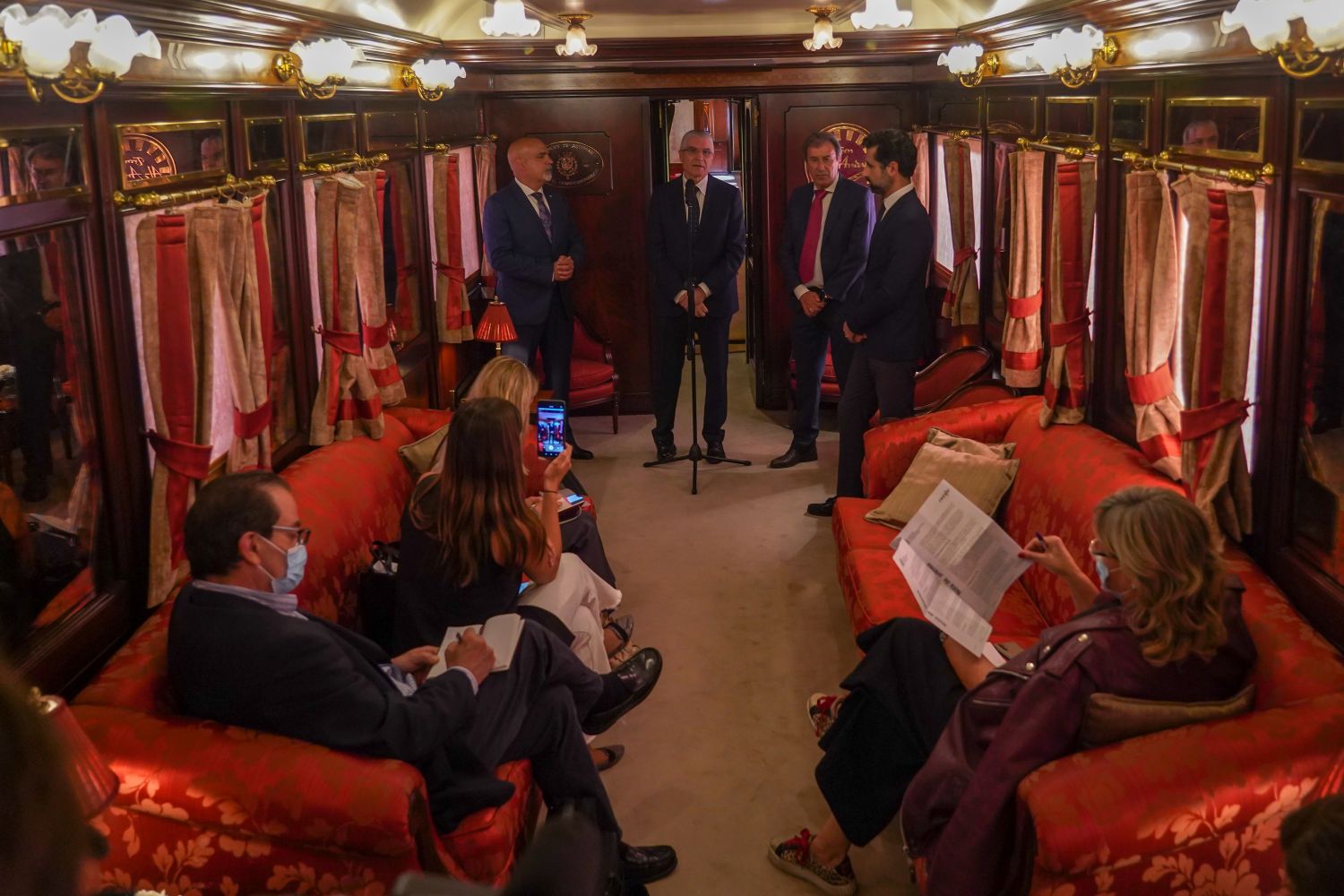 Renfe hace lo posible para recuperar su servicio de lujo