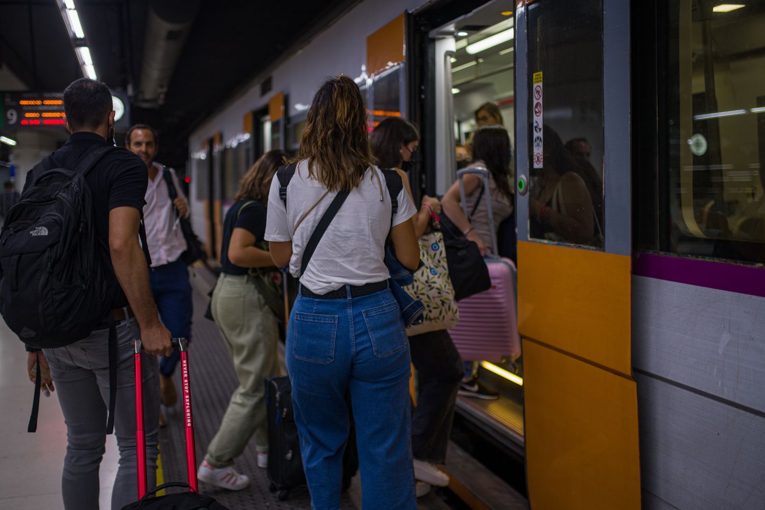 Los usuarios contradicen a Táboas con la puntualidad de Renfe