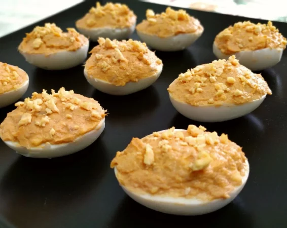 Huevos rellenos al horno: el primer plato con el que sorprenderás a todos 