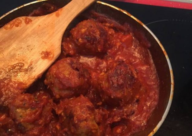 albondigas con salsa de tomate y almendras foto principal Merca2.es