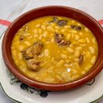 Alubias con perdiz: el plato manchego ideal para el otoño