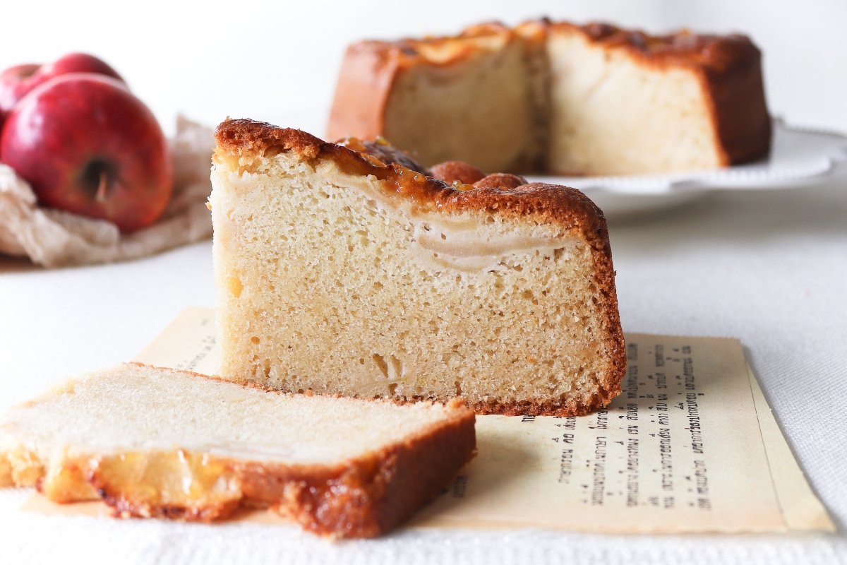 El bizcocho de manzana más exquisito que puedes hacer en solo 30 minutos y quedará como un rey