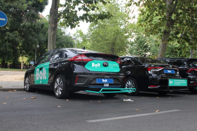 Bolt instala extensiones homologadas en los vehículos VTC de Cataluña