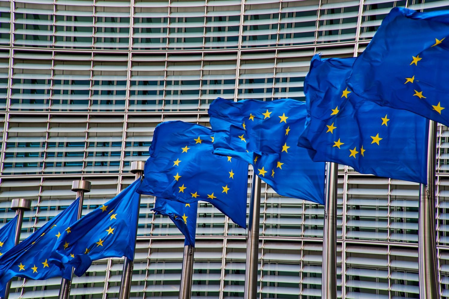 Bruselas adopta directrices para negociación colectiva de autónomos de plataformas digitales, como ‘riders’