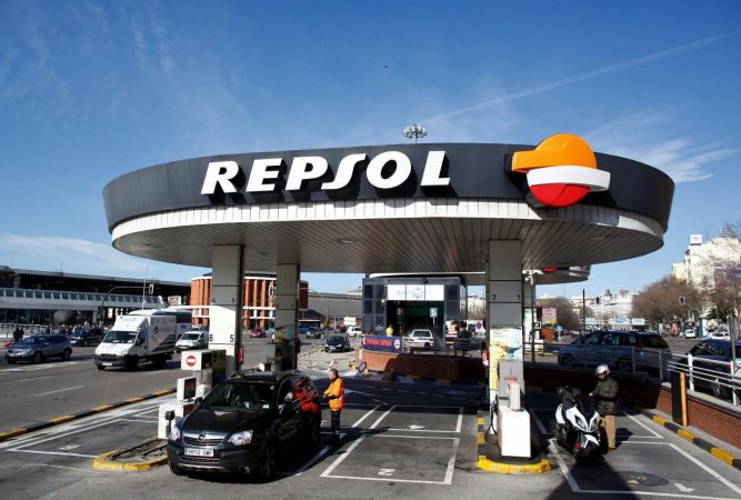 conductores gasolinera 2732617 Merca2.es