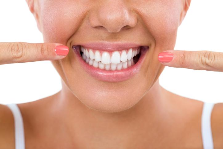 Estos son los alimentos que blanquean tus dientes