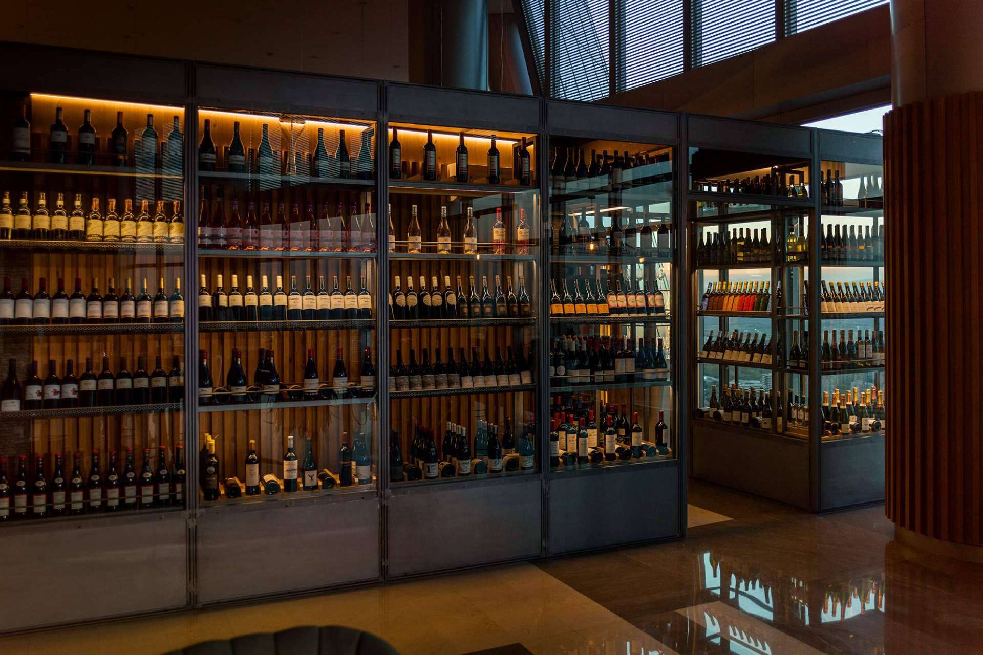 Restaurante ÉLKAR, culto al vino a 160 metros de altura