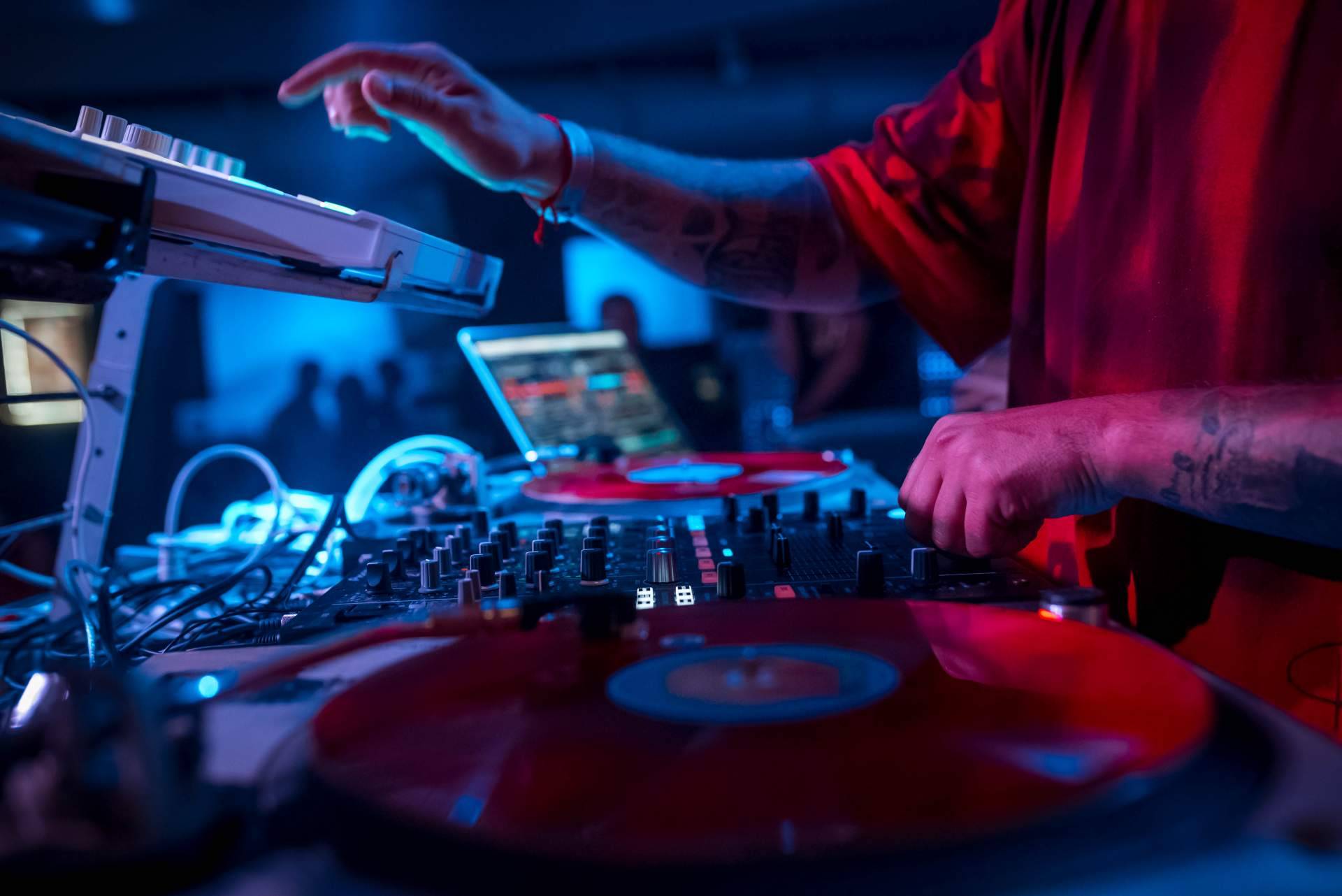Desde Málaga y para toda España, DJ Paco Gómez garantiza la diversión al máximo
