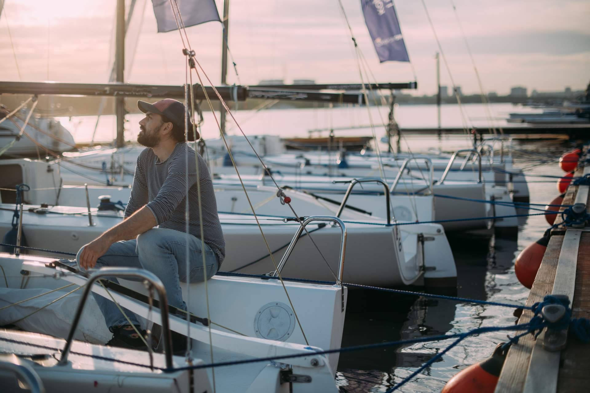 Equipos de docking, mooring and anchoring para atracar el barco durante la noche