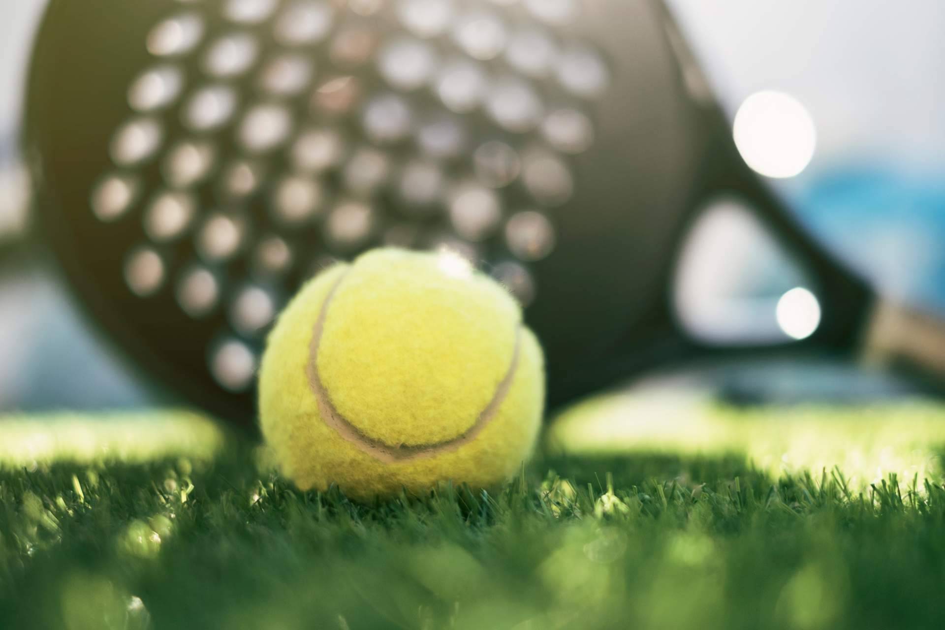 El pádel se convierte en el deporte de moda entre todas las edades, por SPORT AND TREND