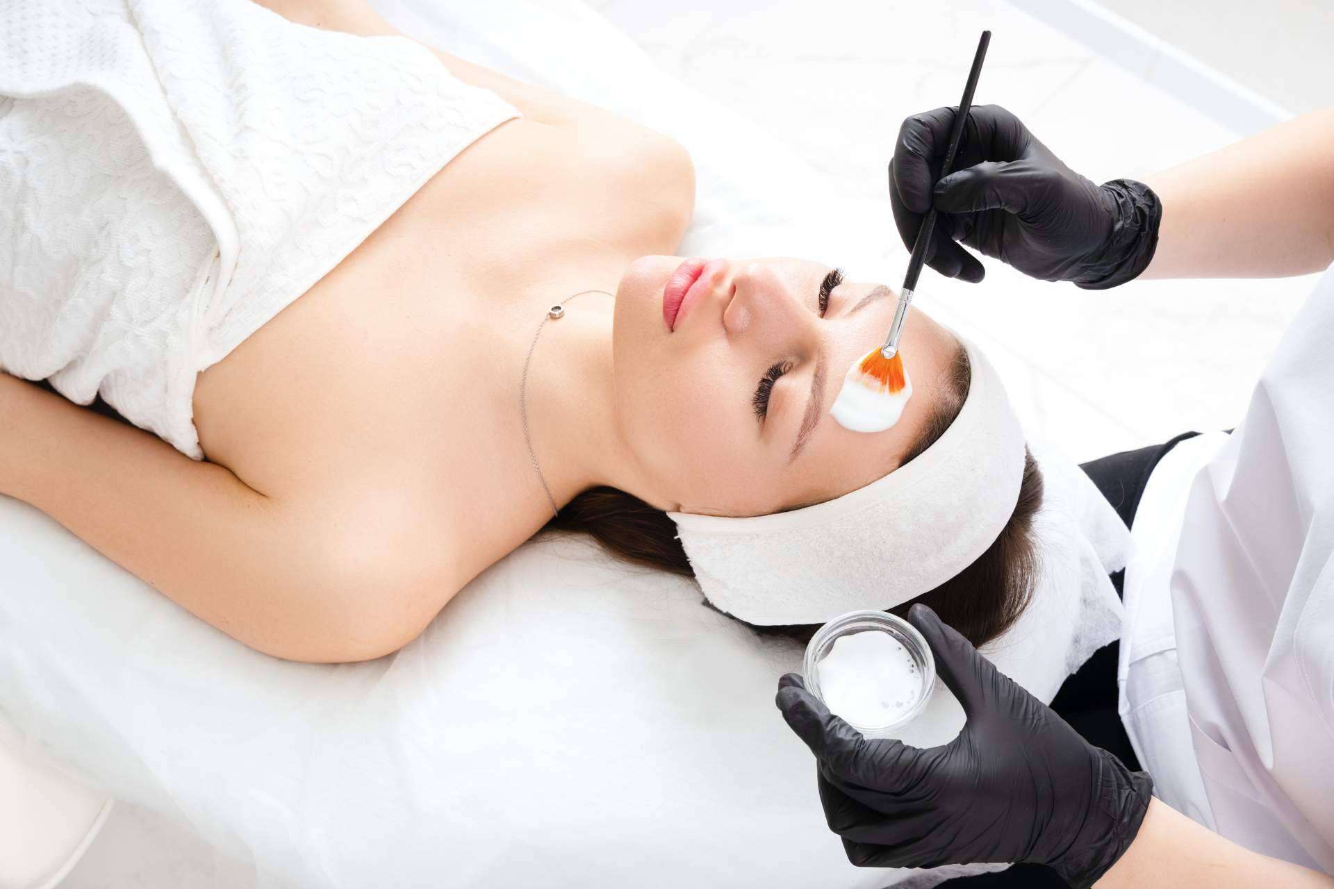 Rejuvenecer el rostro sin cirugía de la mano de Clínica Femme