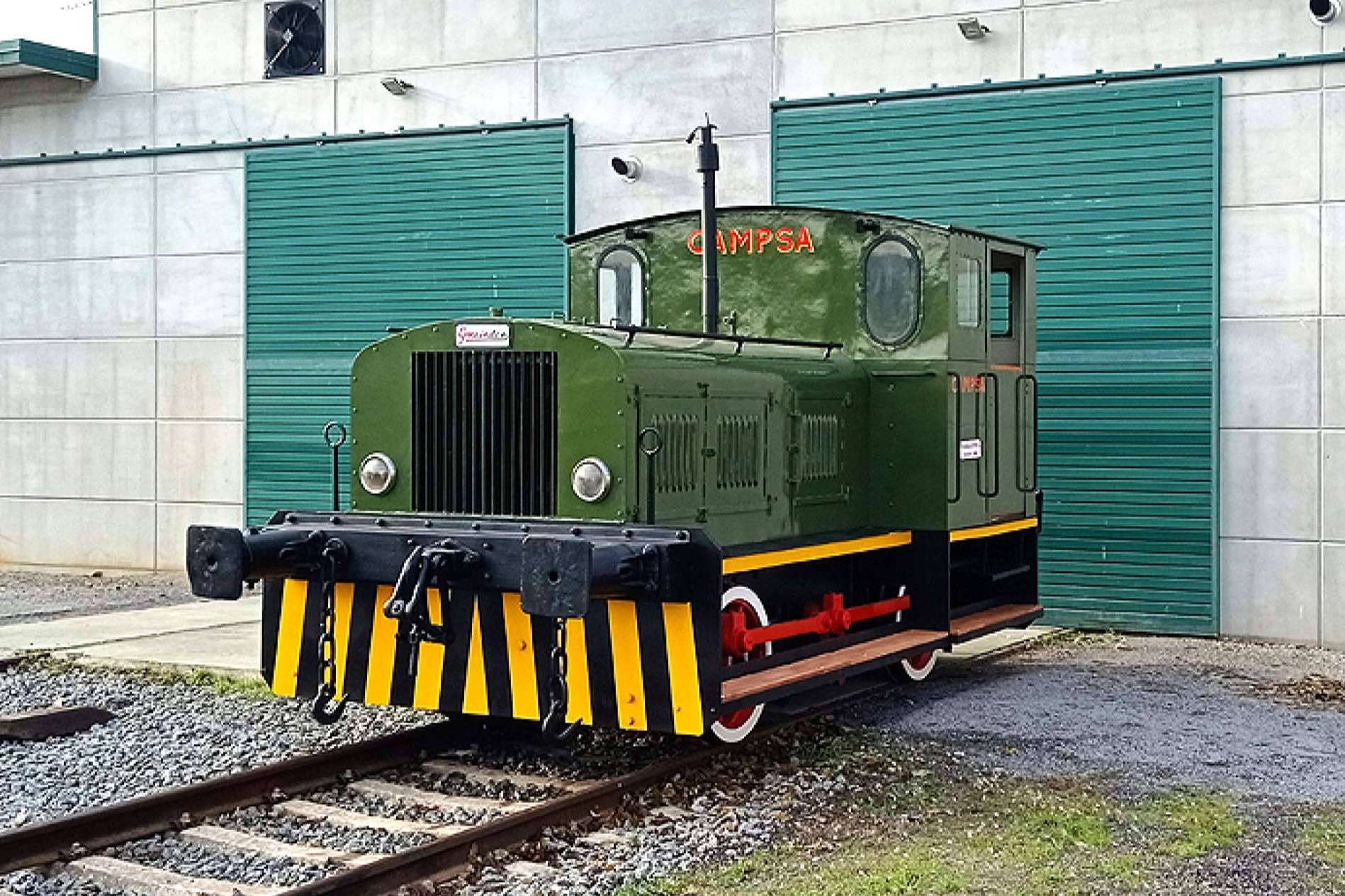 La Fundación del Patrimonio Ferroviario restaura una antigua locomotora de Campsa