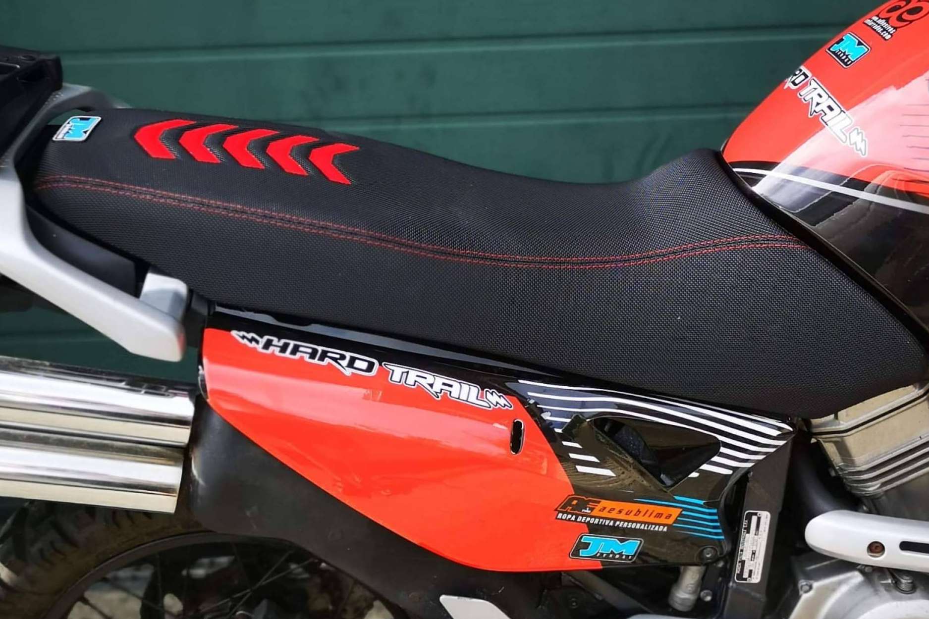 El servicio de tapizado en asiento de moto con JM-FUNDAS
