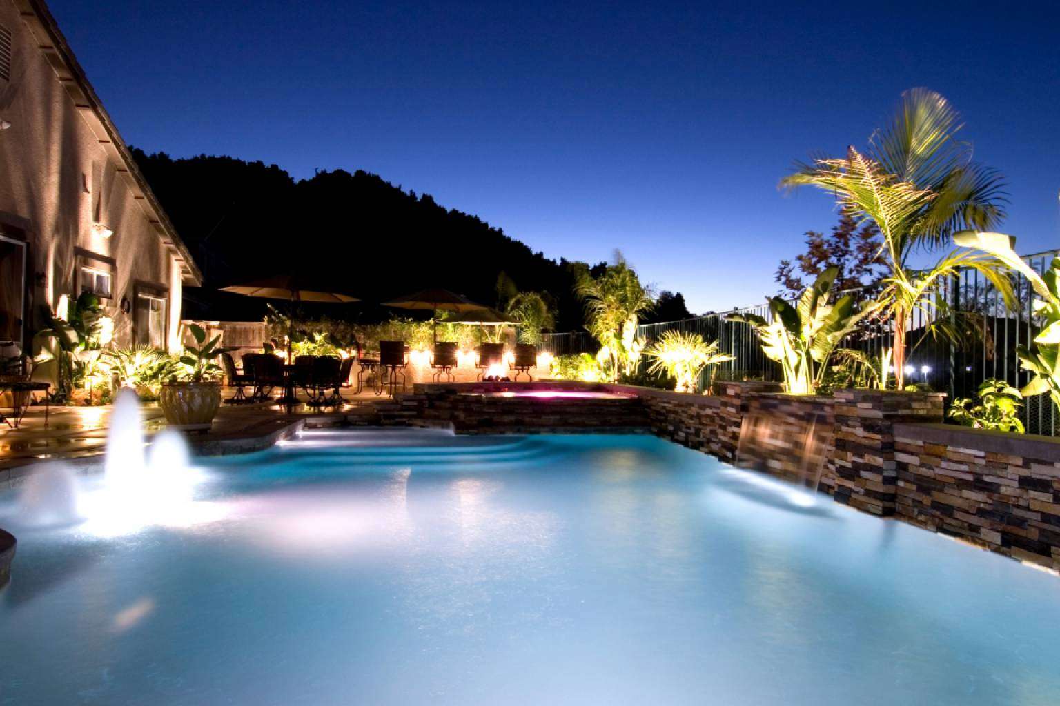 Warmpool dispone de luces para piscina en su catálogo